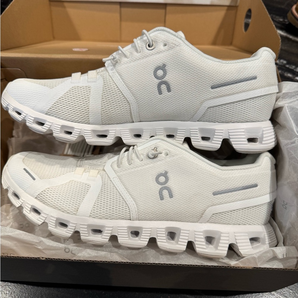 On Running Cloud 5 women’s White tennis Shoes